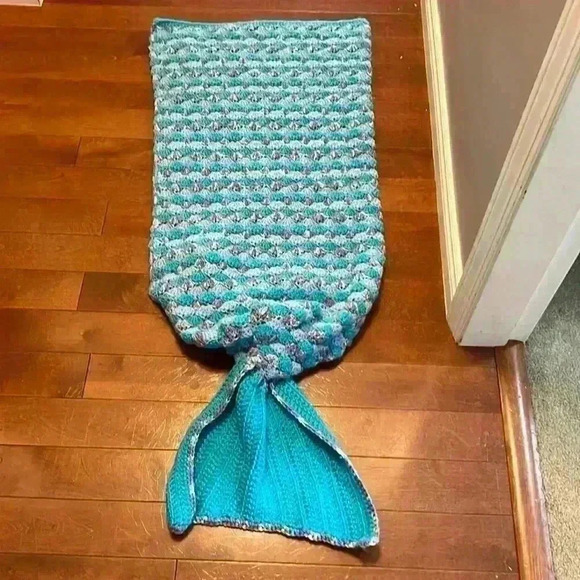 Knit Blanket Mermaid Tail Blue  Stripes Crochet Knitted - Picture 3 of 8